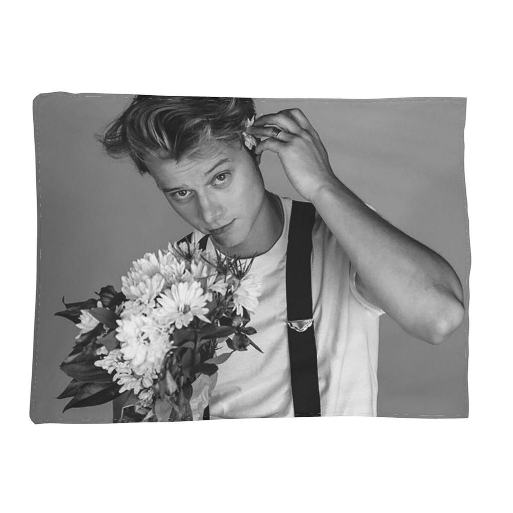 Soft Rudy Pankow JJ Maybank Poster Blanket Soft Warm Flannel Throw Blanket Plush for Bed Living room Picnic Travel Home Sofa