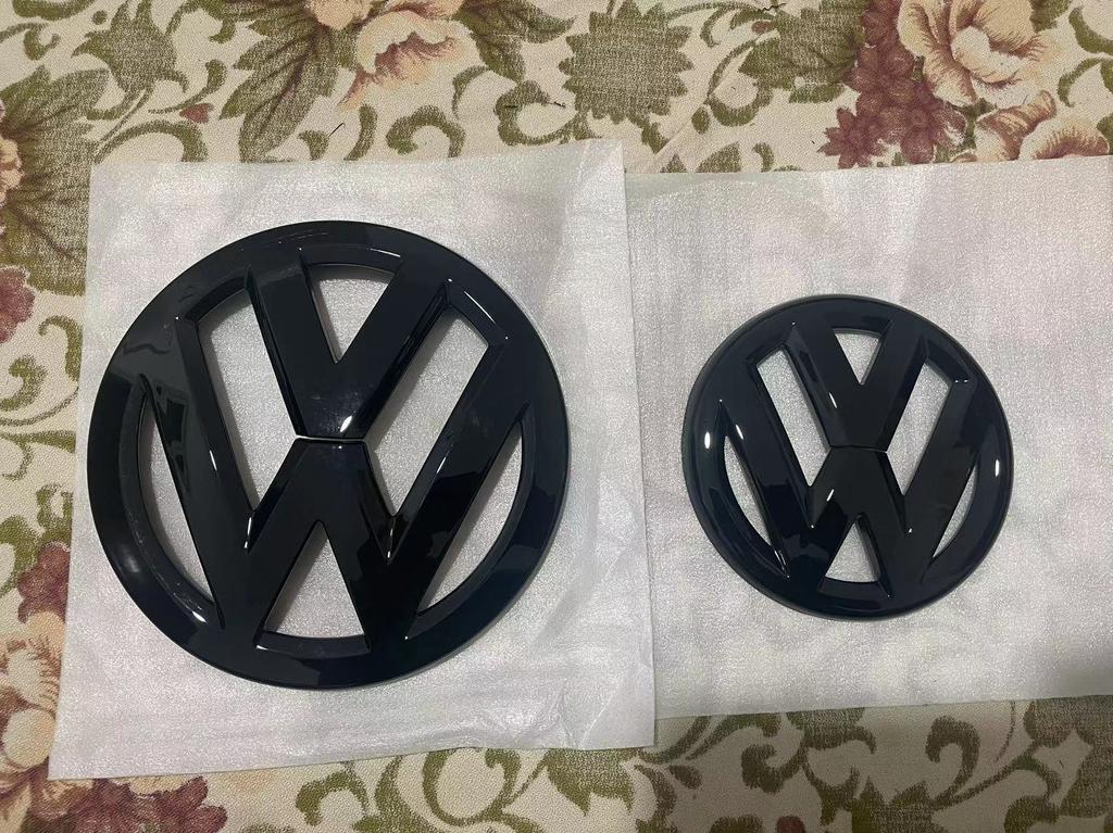 RUN1 1set Glossy black/Matte black Car Front Grill Badge Emblem Stickers Car Logo Accessories For VW Tiguan MK2 2017-2020 Without ACC