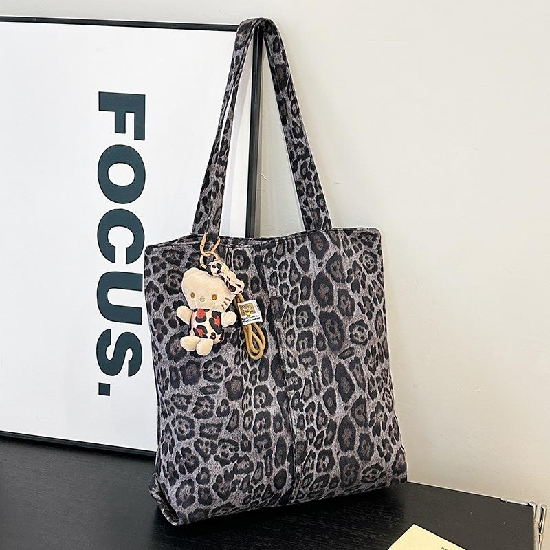 Korean retro leopard print large-capacity tote bag women's 2025 early autumn new matte fashion shoulder armpit bag