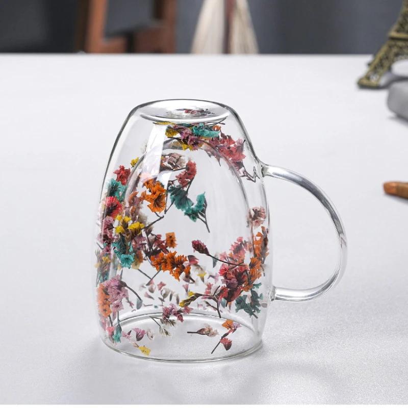 Skleněný šálek s dvojitou stěnou s uchem Šálek na kávu zdobený sušenými květinami Hrnek na mléko Tepelně odolný šálky na čaj Skleněný hrnek Kuchyňské potřeby