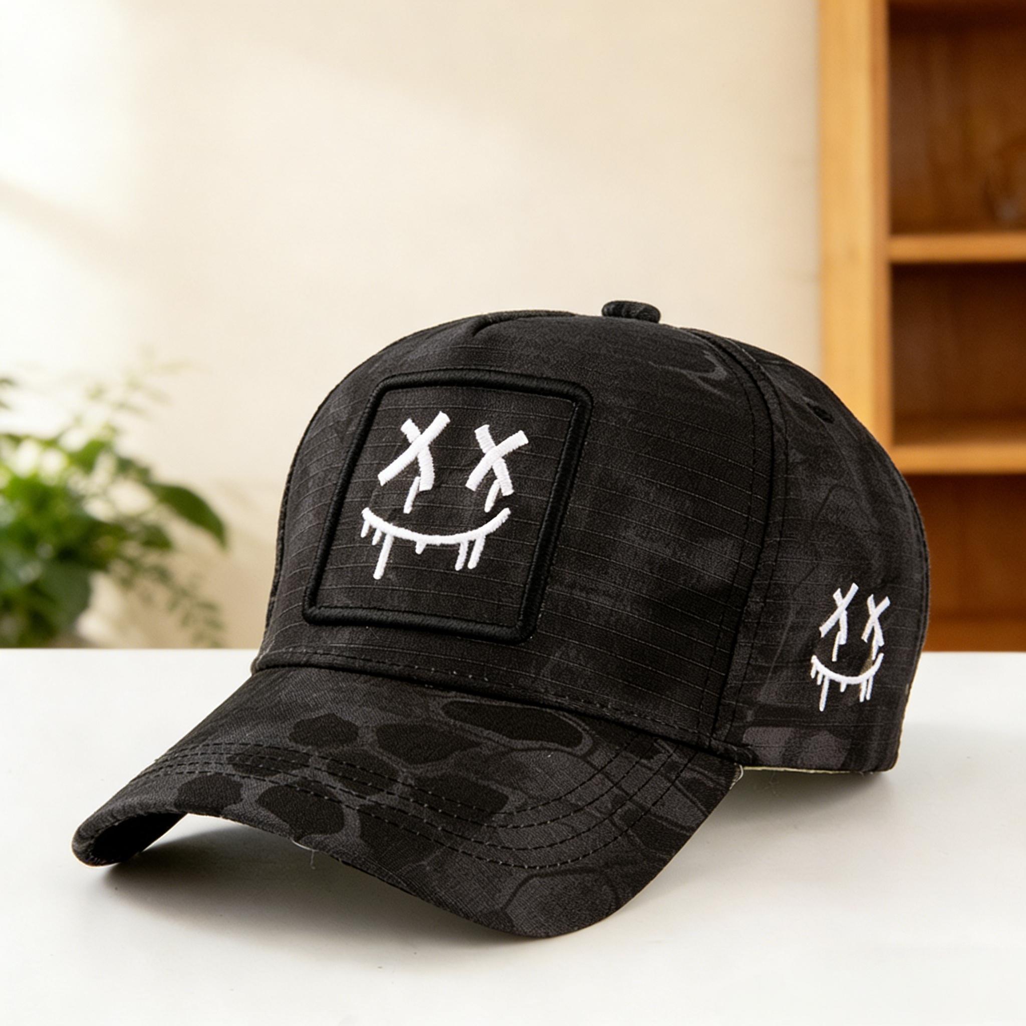 

Stylish camouflage baseball caps and fashionable badges - adjustable back closure, breathable fabric, perfect for casual wear Adjustable чорний