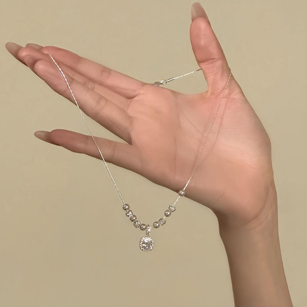 Korean Zircon Pendant Pearl Necklace: Chic, Versatile Clavicle Chain for Women
