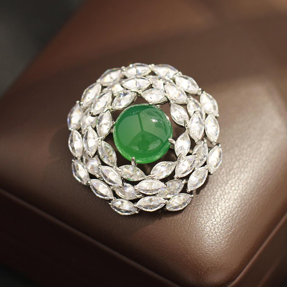 Light luxury niche green geometric stone inlaid jewelry brooch elegant atmosphere retro zircon brooch accessories women