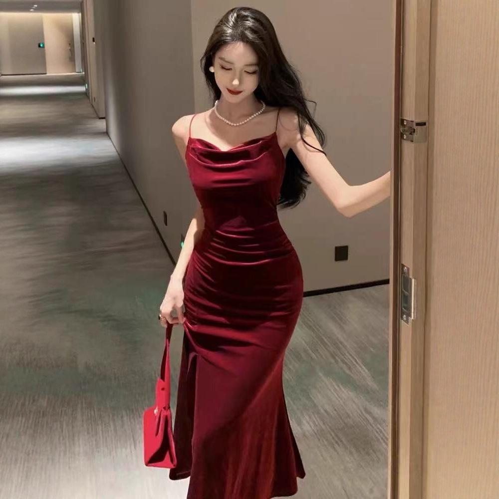 Premium French golden velvet suspender dress for women's autumn and winter sexy tight fishtail long dress split hip wrap dress skirt