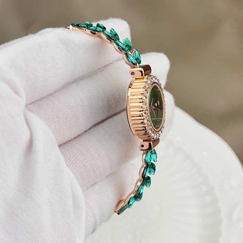 Vintage Elegant Baroque Rhinestone Quartz Women's Watch Sparkling Crystal Classic Design Perfect Accessory for Daily Wear