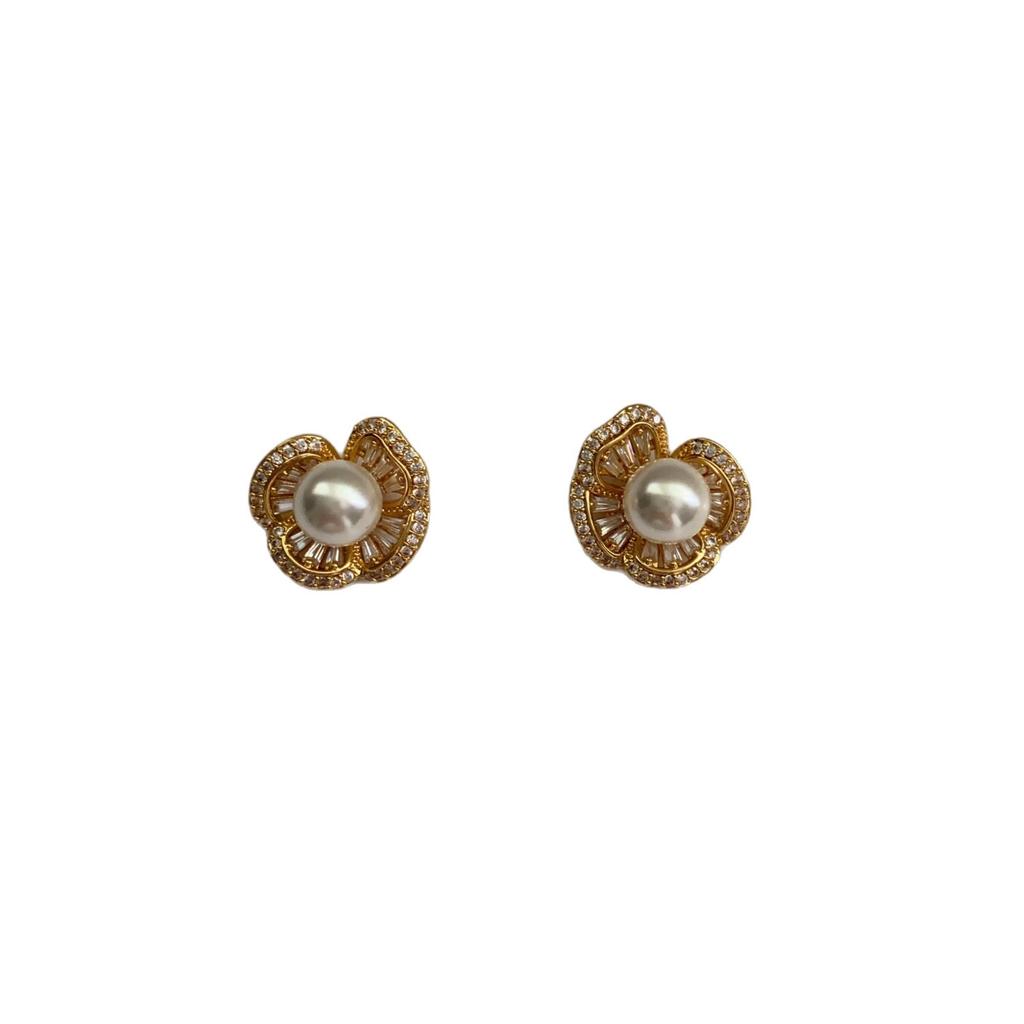 Stylish Simple and Exquisite Pearl Light Luxury High-end Stud Earrings for Women's Small Fresh Temperament Trendy Versatile Commuter Stud Earrings
