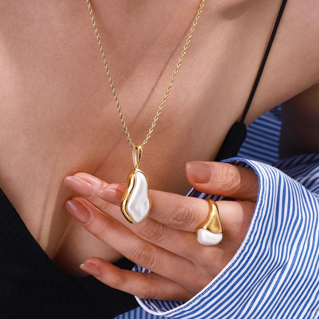 European and American titanium steel stainless steel pearl necklace collarbone chain does not fade jewelry