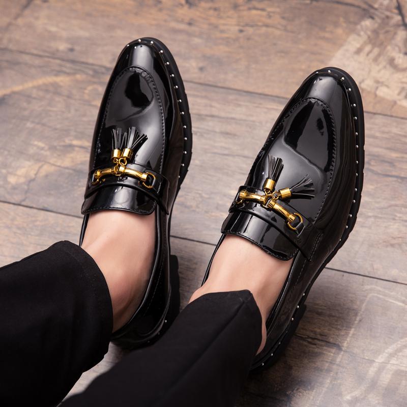 2026 Outdoor Lightweight Solid-color Men's Loafers  Patent Leather Fringed Metal Buckle Fashionable Business Casual Formal Shoes