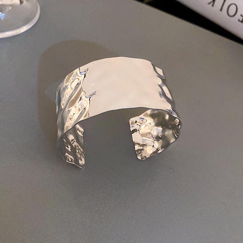 European-American Open Arm Cuff Bracelet - High-End, Versatile, and Exaggerated Fashion Jewelry for Women