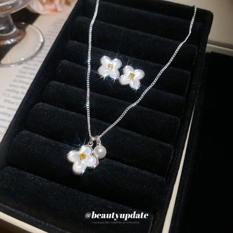 Gentle Fritillary Flower Stud Earrings Necklace Set Light Luxury Design Sense Niche Exquisite Luxury White Temperament Jewelry Women