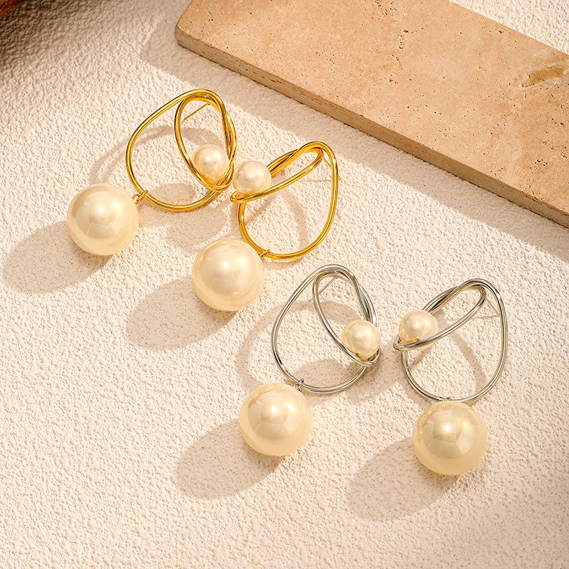 New winding circle large pearl earrings European and American temperament stud earrings niche retro light luxury high-end earrings