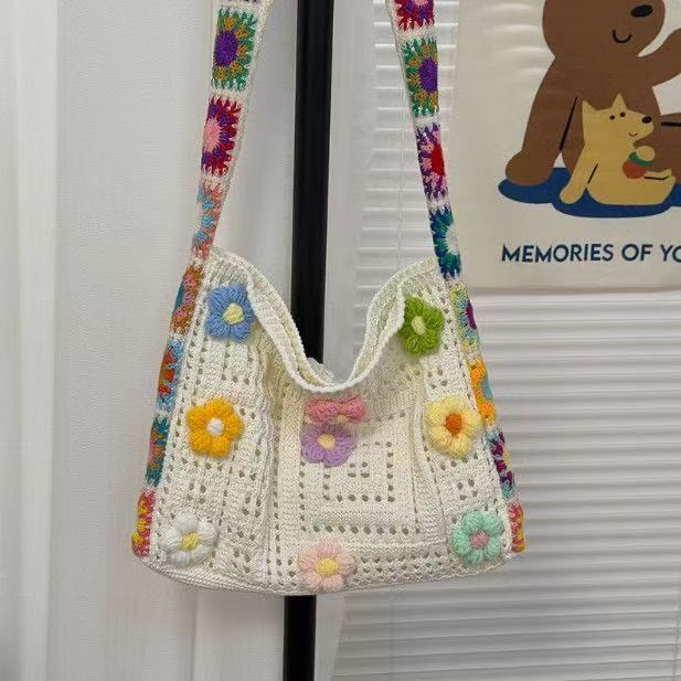 Summer super fire woven bag women's new literary and artistic style wool knitted vacation beach bag shoulder messenger bag