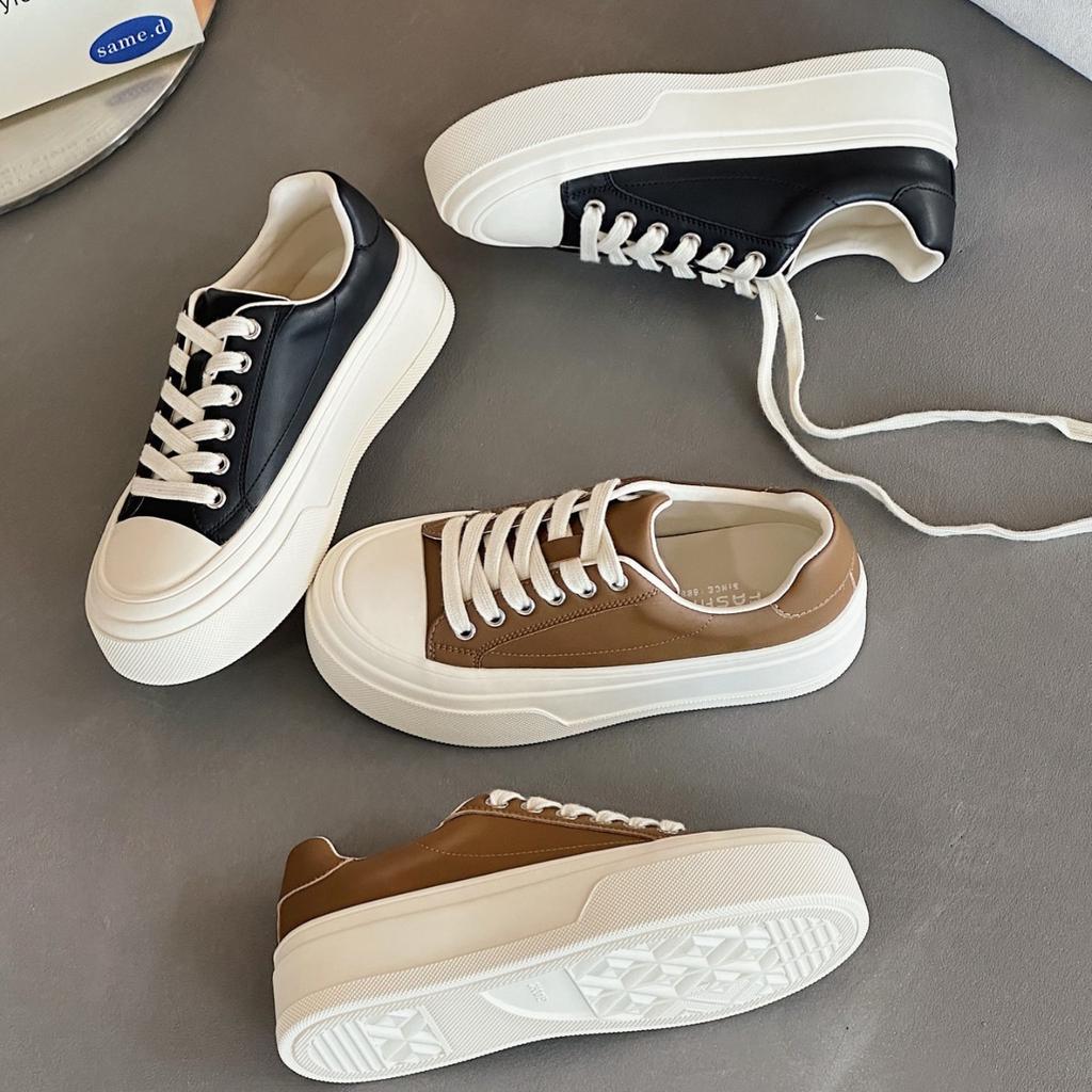 Frühling vielseitig 2025 neue dicksohlige kleine weiße Schuhe Damen Muffin kleine Damenschuhe erhöhend lässige Sport-Board-Schuhe