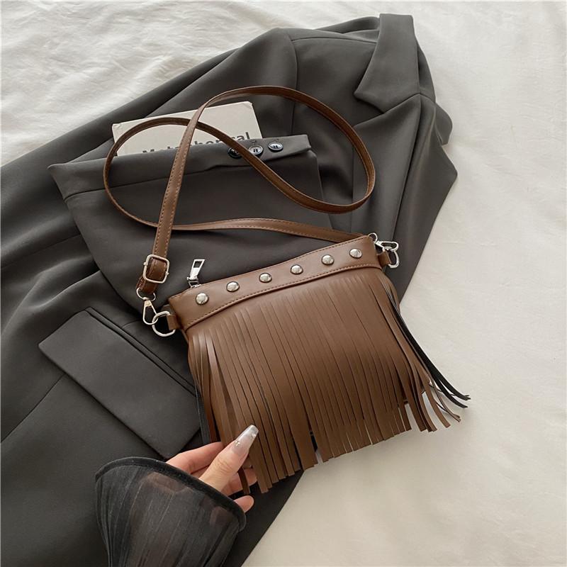 French Retro Fringed Commuter Bucket Bag Women's 2025 Summer New Soft-faced One-shoulder Messenger Fringed Bag