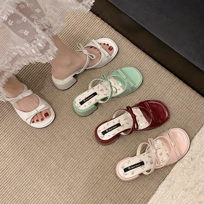 Fashion 2025 New Women's Open-toe Flat Slippers Fashion Outdoor Summer Ladies Slip-on Shoes Versatile Women's Slippers Causal Elegant