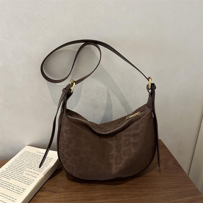 Leopard Print Velvet Single Shoulder Bag: Women's Fashionable Large Capacity Underarm and Crossbody Bag