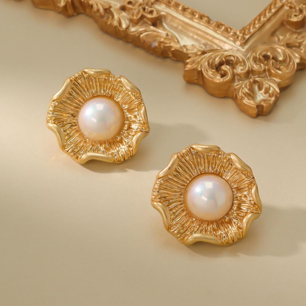 High End Vintage Pearl Earrings With Geometric Retro French Floral Alloy