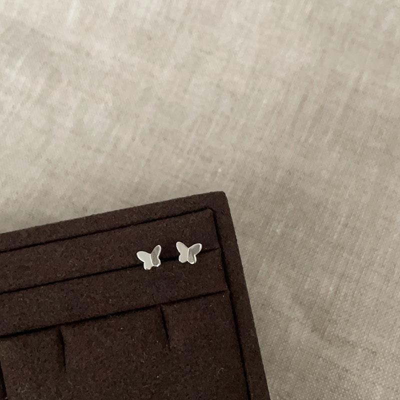 

Изящные сверкающие циркониевые серьги-гвоздики в виде бабочек для козелка женские французские ретро легкая роскошь элегантные простые личностные изысканные серьги