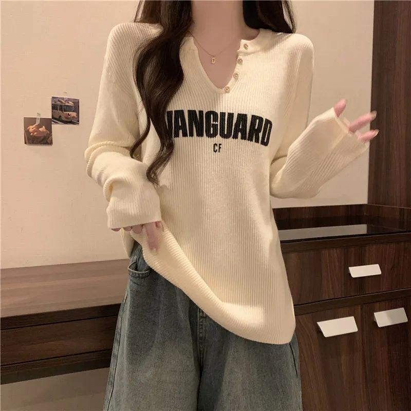 

Women s Plus Size Ribbed V-Neck Long Sleeve T-Shirt - Loose, Slimming, Flaw-Hiding Layer for Autumn and Winter M абрикосовий