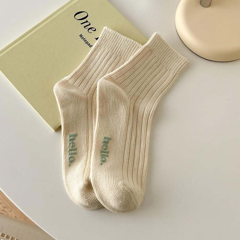 5 Pairs of New and Fresh Mid Calf Cotton Socks for Women In Autumn and Winter