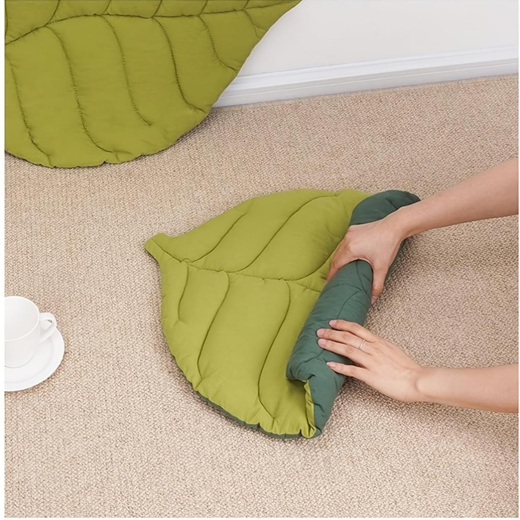 Cozy Leaf-Shaped Pet Mat,Cat Bed Mat Leaf Shape Pet Blanket Soft Sleeping Pad , Chew-Resistant Rectangle Sleep Pad for Cats and Dogs