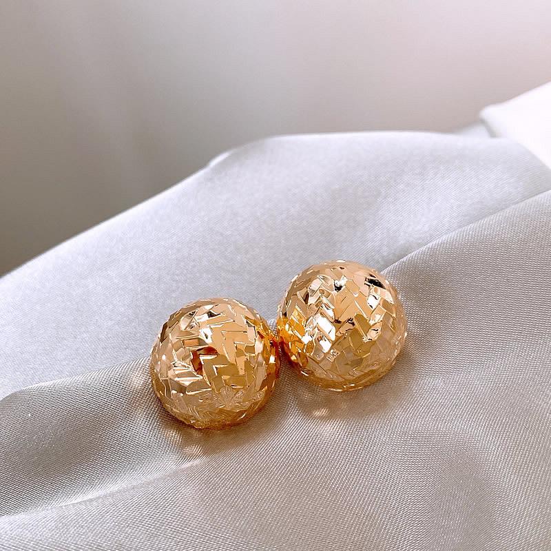 Metal Geometric Round Sparkling Stud Earrings Texture Pleated Semicircular Earrings Metal Cold Wind Crushed Ice Ice Stud Earrings
