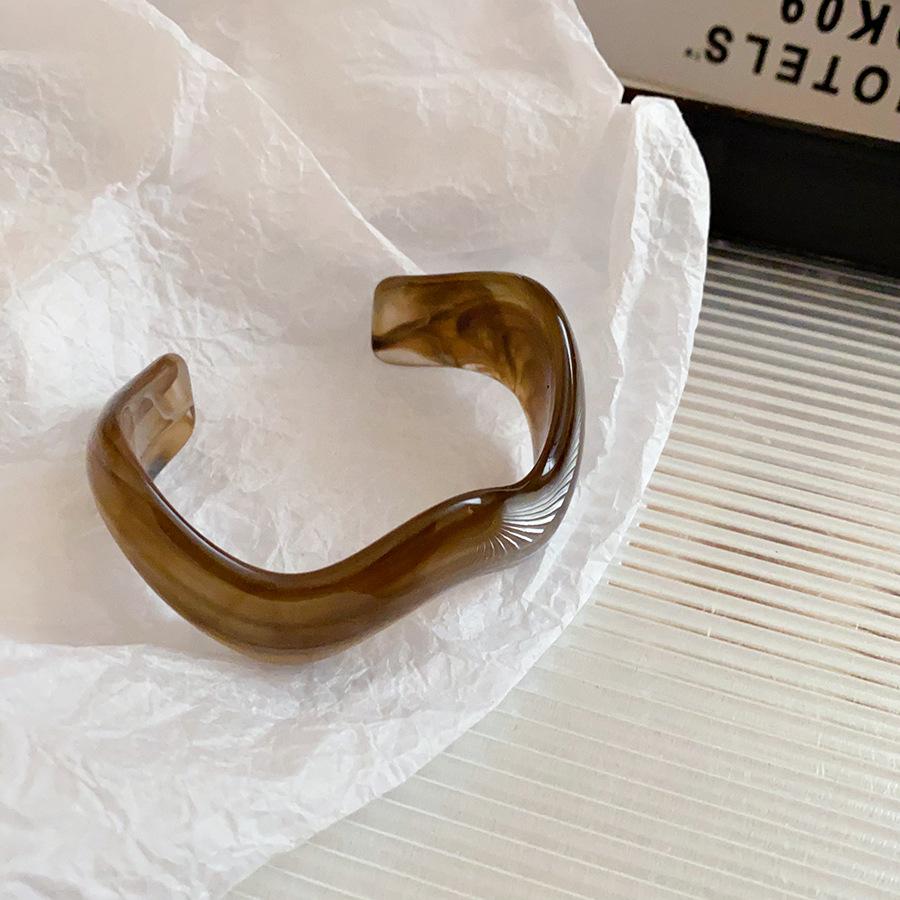 European and American retro irregular wave opening bracelet temperament versatile acrylic bracelet personalized jewelry