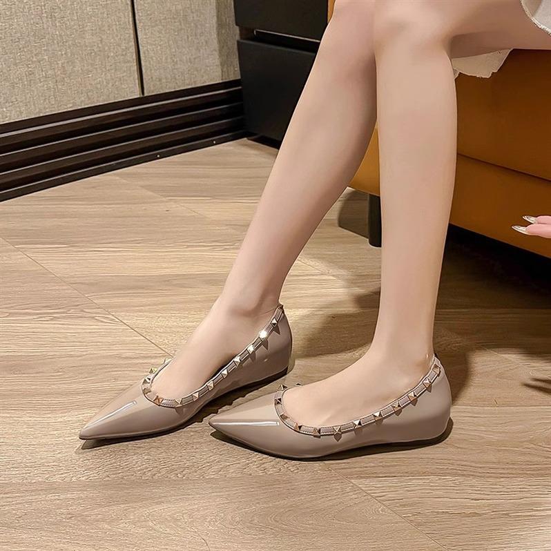 2025 new thick heel rivet nude high heels women's pointed head light mouth patent leather soft sole willow Ding Internet celebrity thick heel shoes