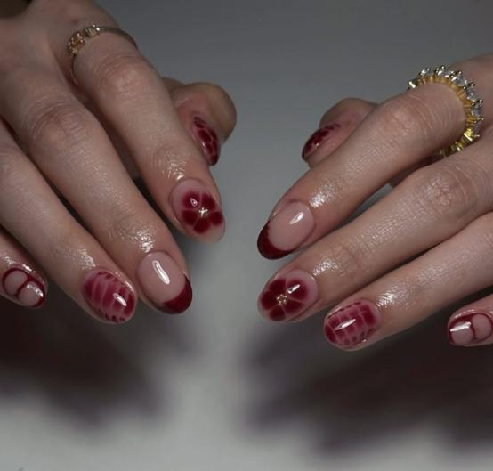 24 Pcs Pure Rose Red French Flower Short Almond Press On Nails Removable False Nails For Women Daily Wear