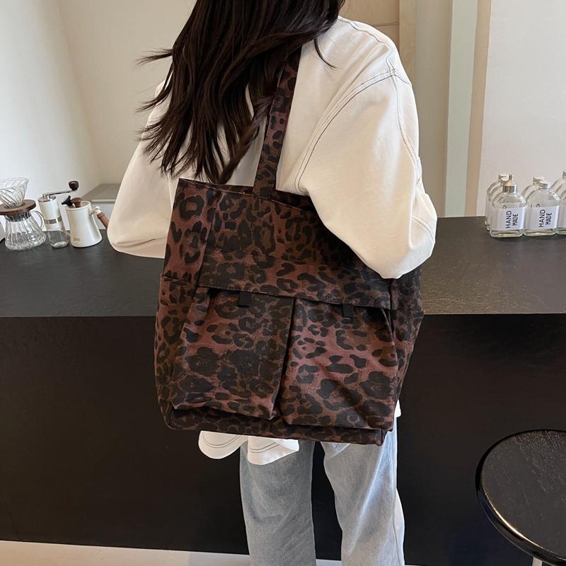 Large Capacity Tote Bag Women's Lightweight Leopard Print Shoulder Bag