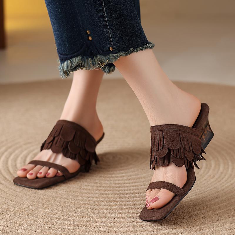 Retro ethnic style slippers for women in summer wearing 2025 new tassel vacation square toe fashion slippers