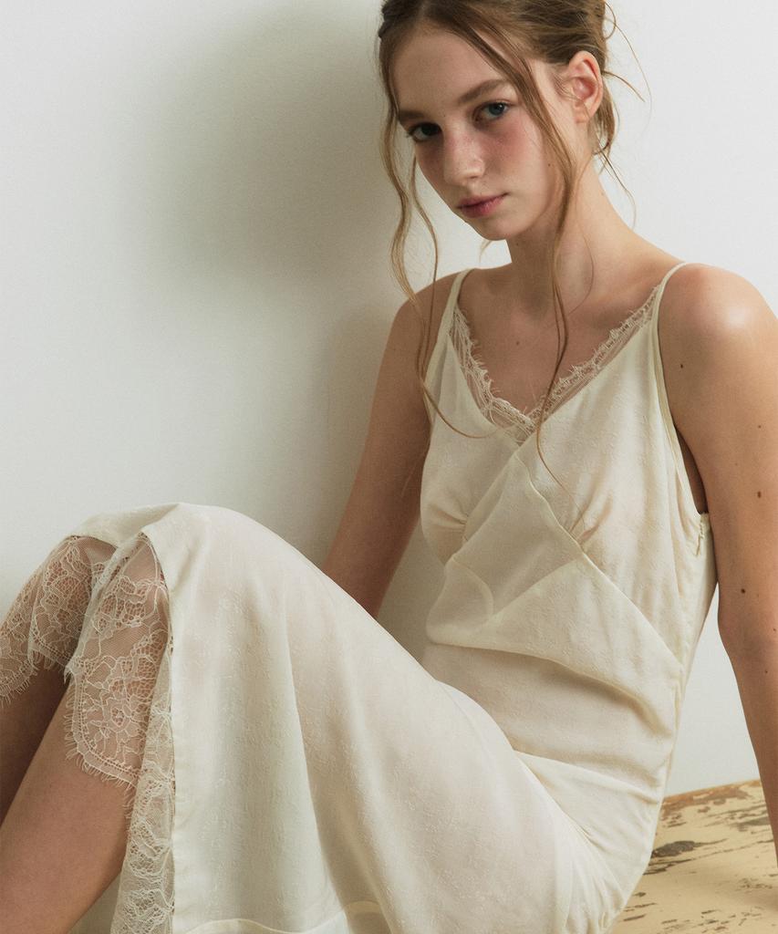 GREENBUTTER Silky Jacquard Lace Dress (Cream)