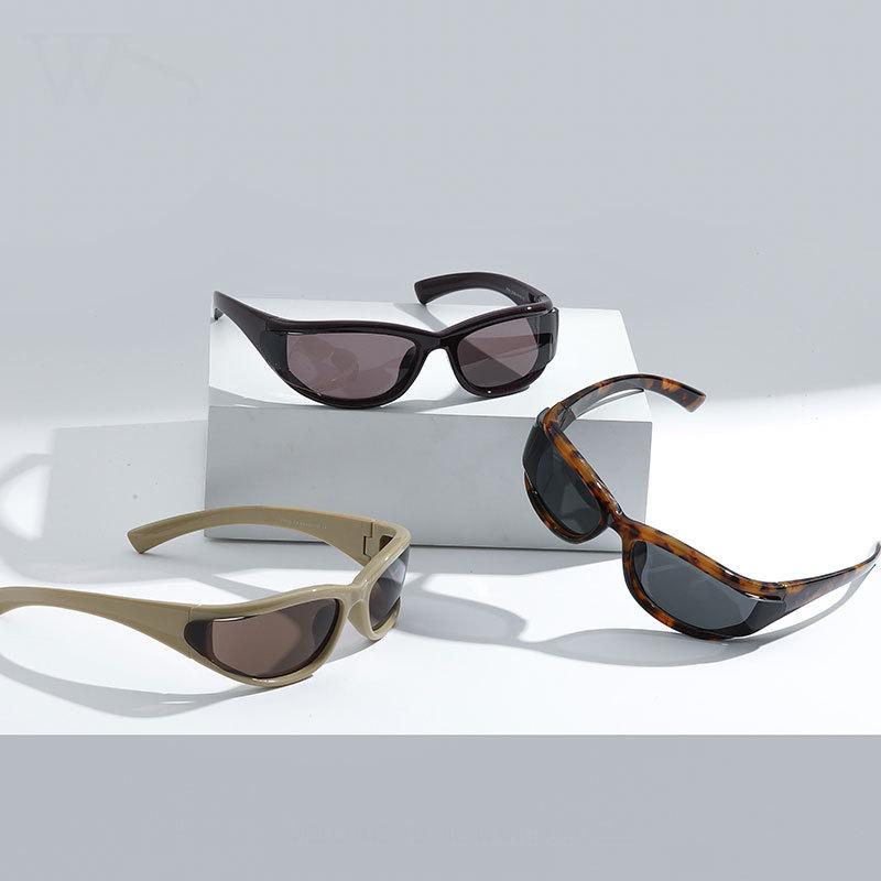 Fashion personality European and American sports style sunglasses female Internet celebrity high sense street shot sunscreen UV protection sunglasse