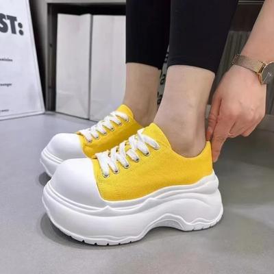 Schwarz/gelbe Damen Sportschuhe mit Schnürung, rutschfest, abriebfest, 2025 Frühling/Herbst, Outdoor, höhenerhöhend, Freizeitschuhe