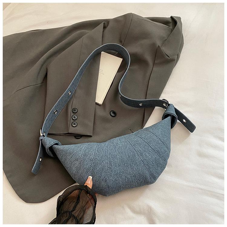 Casual personality large capacity simple dumpling bag beautiful 2025 new summer fashion wide shoulder strap shoulder bag