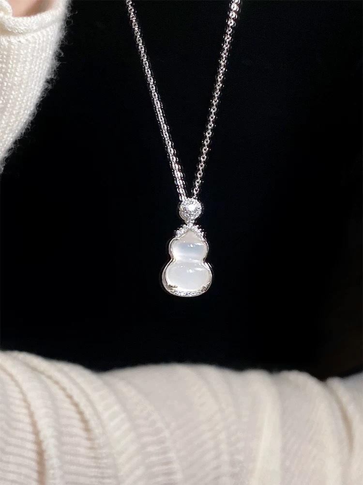 

Елегантне намисто-підвіска з імітації агату у формі гарбуза для жінок – 2026 Китайський стиль, ланцюжок на ключицю