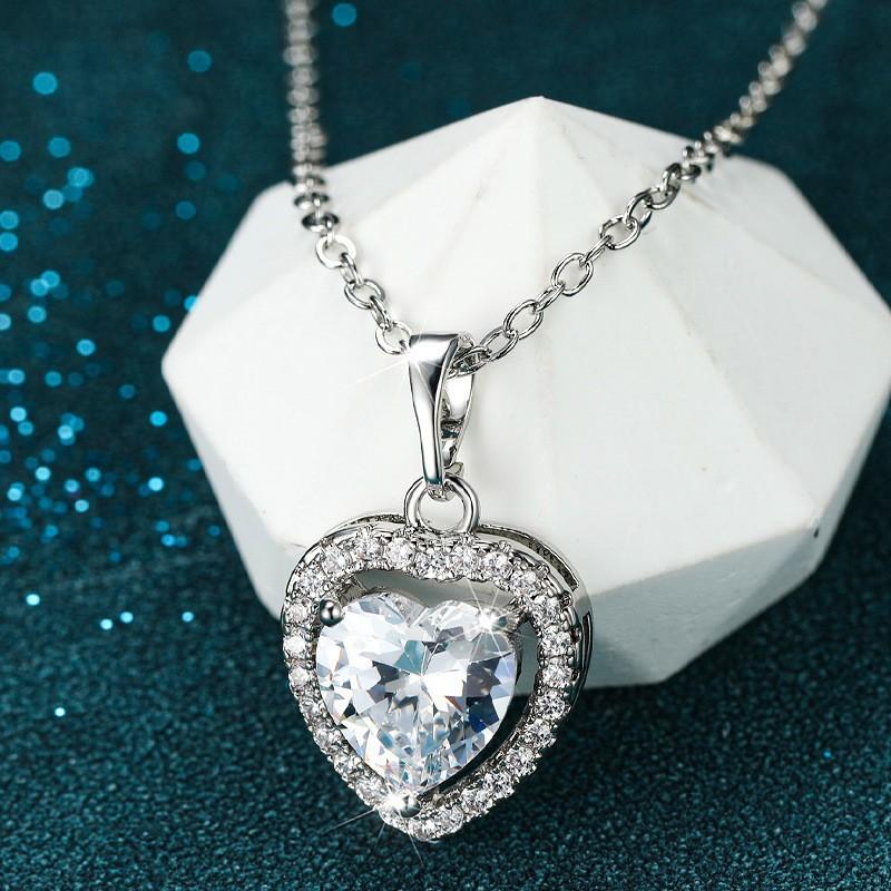 Hot-selling white diamonds imitation moissanite heart shape, slightly inlaid white edge diamond necklace temperament fashionable белый