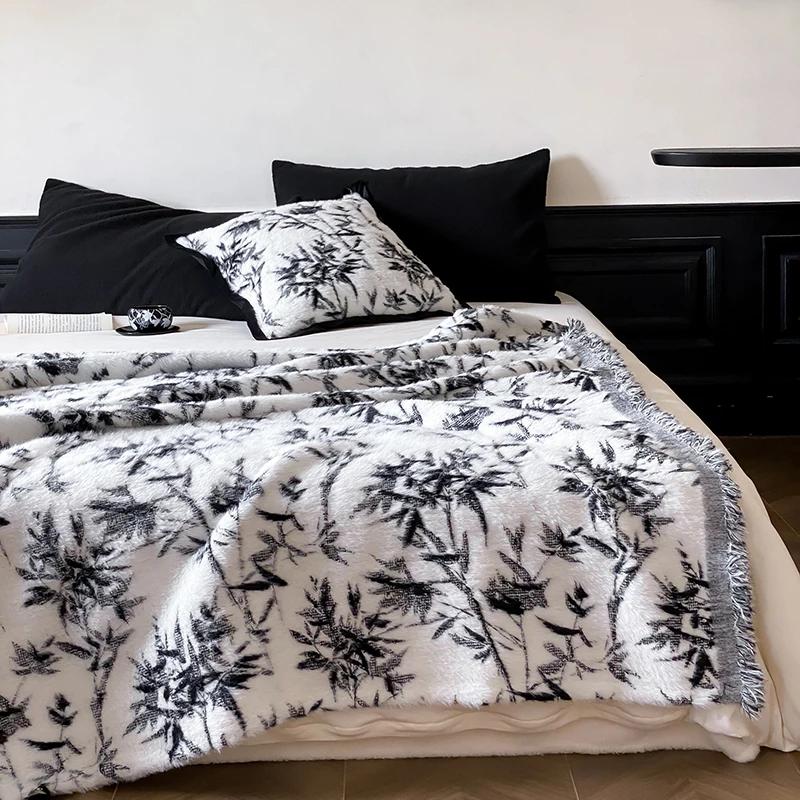

Latest Imitation Mink Fur Autumn Winter Warm Sofa Blanket High-end Flower Butterfly Jacquard Throw Blankets Warmth Shawl Blanket Pillow 45x45cm