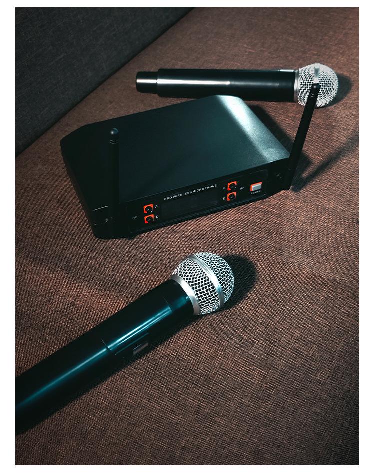 UHF Wireless Handheld Microphone Set: Four-Channel System for Conferences and Karaoke