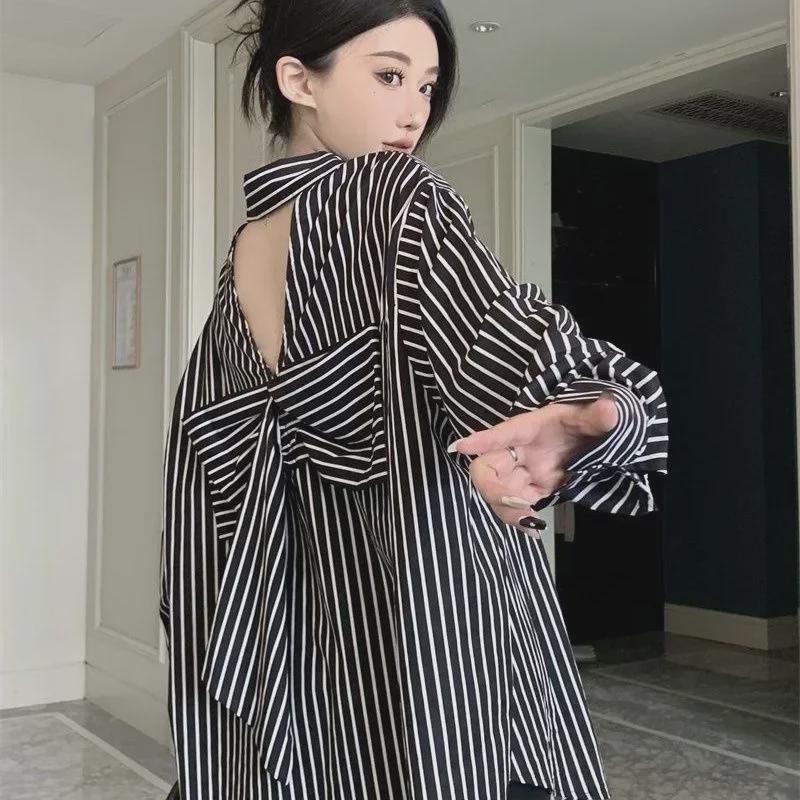 2024 Herbsthemd mit Fliege hinten: Schickes, vielseitiges Design