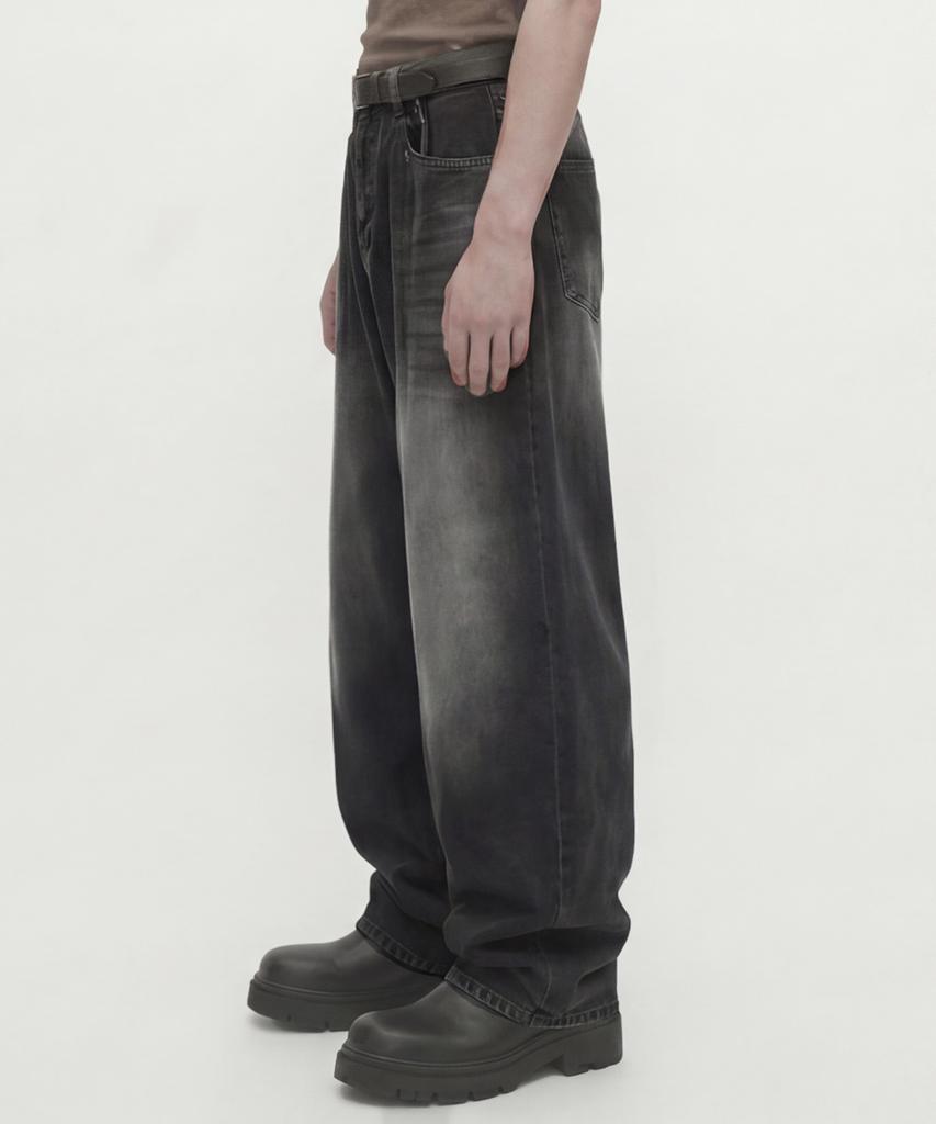 Dideobeulyueseui Structure Balloon Denim Pants (Black)