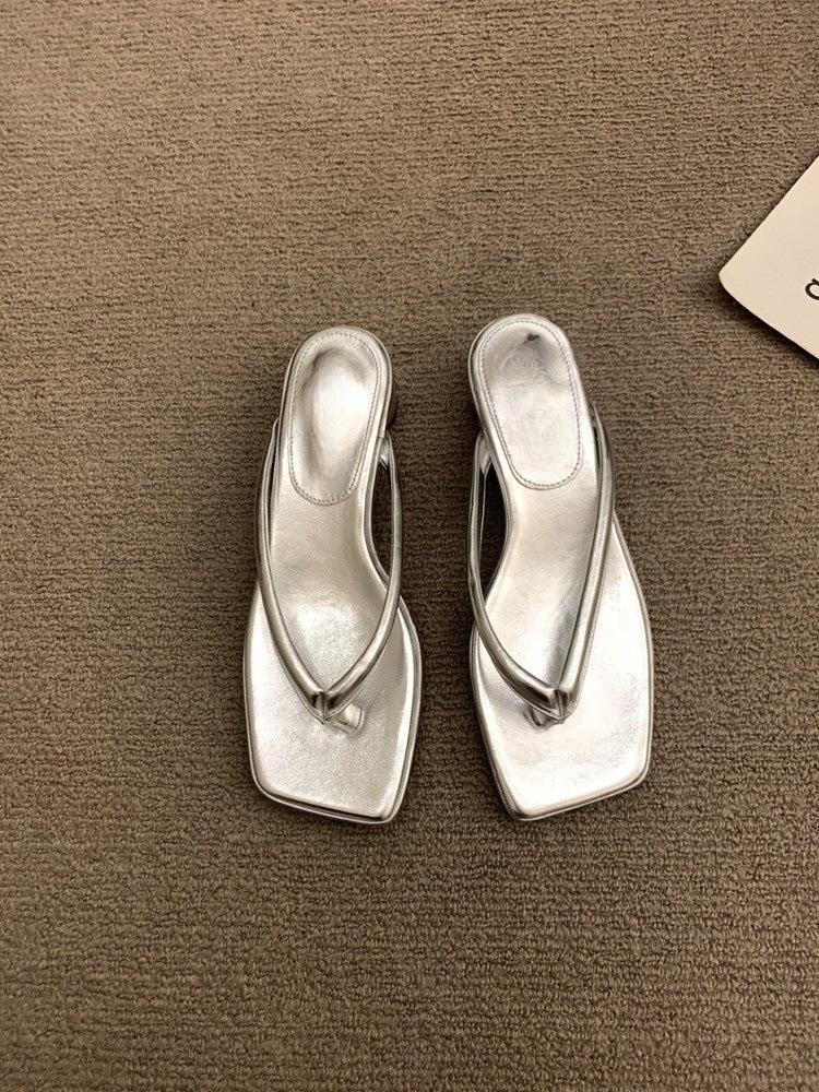 

French thick-heeled flip-flops outside women s shoes 2025 new summer with skirt beach silver sandals 39