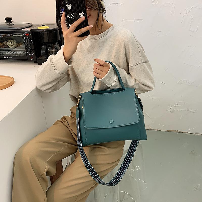 Versatile women's bag 2025 new leather texture simple handbag foreign retro large capacity shoulder messenger bag