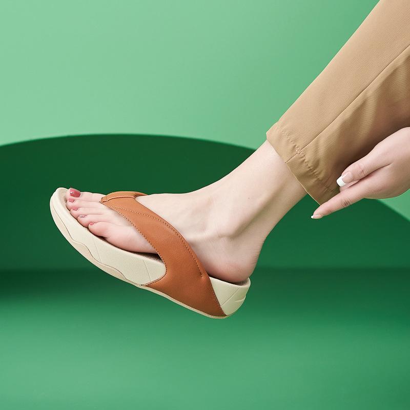 2025 Sommer Nye Sandaler For Kvinner Lett Sporty Stil Komfortable Gummi Store Størrelser Tykksålede Tøfler Moderne Mote