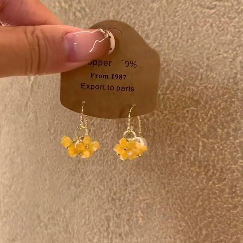 Летние прозрачные серьги-крестики с морским жемчугом 2025