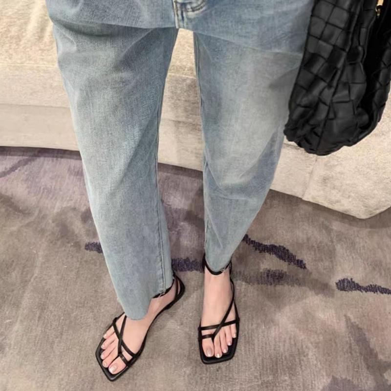 Fashion Women's Flat Sandals 2025 Summer New Fashion Open Toe Narrow Band Ladies Elegant Gladiator Shoes Outdoor Dress Toe Sandals