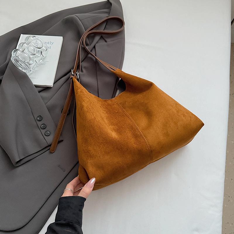 Retro Design Sense Niche Tote Bag Women's Solid Color New Winter Large-capacity Messenger Bag Versatile Commuter Bag