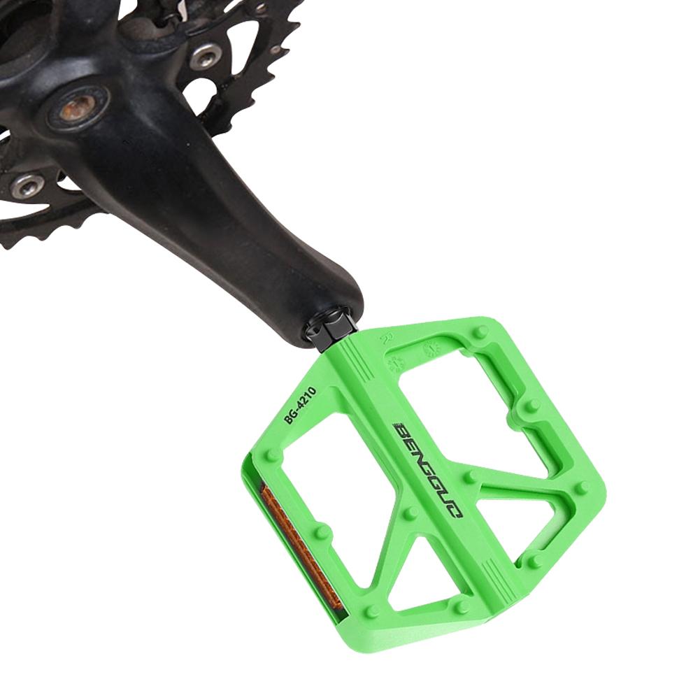Double DU Bearing Ultralight Bike Pedals with Reflector Mountain Road Bike Flat Pedals Bicycle Platform Pedals Bike Accessories