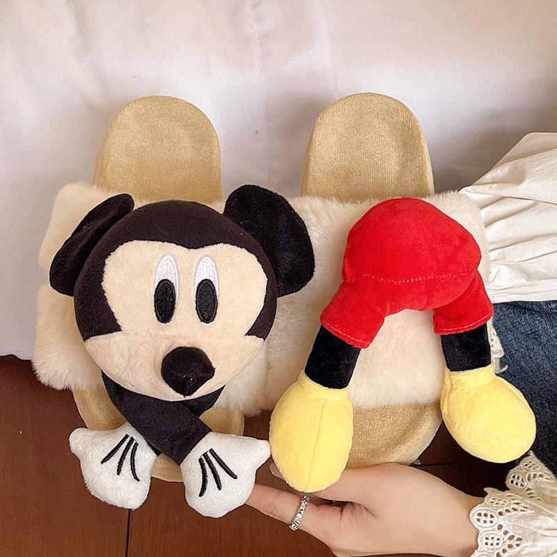 Jednowyrazowe trójwymiarowe Mickey puszyste kapcie na grubej podeszwie jesienno-zimowe modne kreskówkowe do noszenia na zewnątrz ciepłe bawełniane kapcie na pół stopki dla dziewczynek