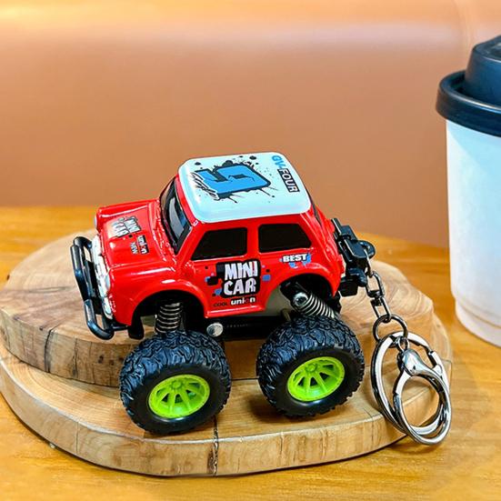 Keychain Pendant Portable Off-Road Racing Design Keyring with Metal Ring Pull-Back Toy Mini Car Keychain Toy